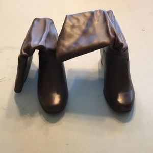 Women’s brown boots